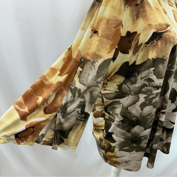 Susan Graver Floral Print Women's Top - Picture 8 of 8